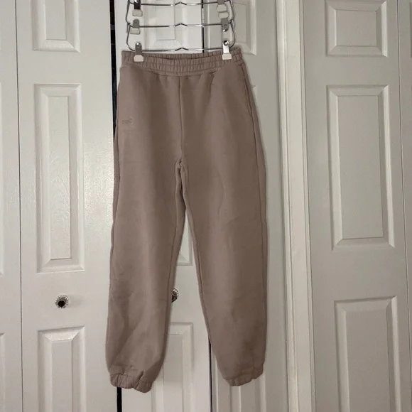 Comfrt Signature Sweatpants in Bark - Picture 6 of 6